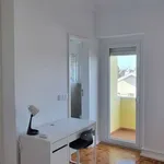 Rent 2 bedroom apartment of 100 m² in lisbon