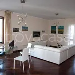 Rent 5 bedroom house of 200 m² in Pozzallo