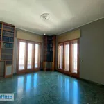 Affitto 6 camera appartamento di 194 m² in Bari