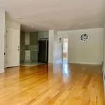 Rent 3 bedroom apartment of 102 m² in Queens