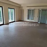 Affitto 5 camera casa di 175 m² in Lurate Caccivio