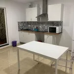 Rent 4 bedroom apartment in Valencia