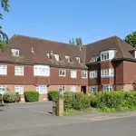 Flat to rent in Grove Road, Beaconsfield HP9