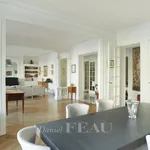 Rent 6 bedroom apartment of 210 m² in Paris