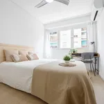 Rent 4 bedroom apartment in Valencia