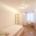 Rent a room of 100 m² in valencia