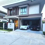 Rent 4 bedroom house of 200 m² in Bangkok