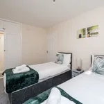 Rent 2 bedroom flat in Reigate and Banstead