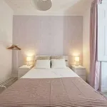 Rent a room of 100 m² in lisbon