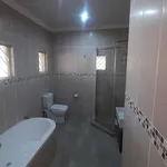 Rent 4 bedroom house in Akasia