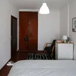 Rent a room of 70 m² in lisbon