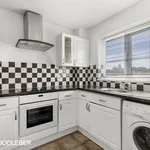 Rent 2 bedroom flat in East Hertfordshire