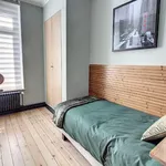 Maison de 300 m² avec 1 chambre(s) en location à Charleroi