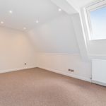 Rent 3 bedroom flat in Leatherhead