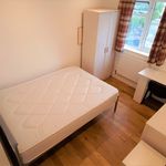 Rent 3 bedroom flat in Swansea