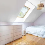 Maison de 210 m² avec 7 chambre(s) en location à Lissieu