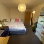 Rent 4 bedroom house in East Midlands