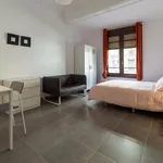 Rent 5 bedroom apartment in Valencia