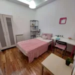 Rent a room of 180 m² in madrid