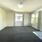 Rent 3 bedroom house of 405 m² in Caboolture South