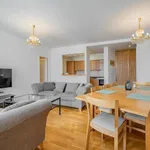 Pronajměte si 3 ložnic/e byt o rozloze 99 m² v Prague