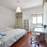 Rent a room in lisbon