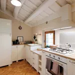 Rent 3 bedroom apartment in Cortona