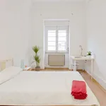 Rent a room of 200 m² in lisbon