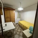 Rent 4 bedroom apartment of 89 m² in Seville