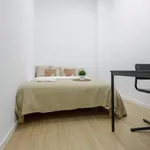 Rent 4 bedroom apartment in Valencia