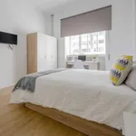 Rent a room of 200 m² in madrid