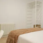 Rent a room of 245 m² in madrid