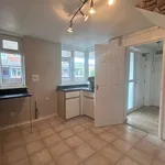 Rent 3 bedroom flat in Yorkshire And The Humber