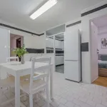 Rent a room of 220 m² in madrid