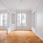 Rent 5 bedroom apartment of 127 m² in Paris