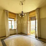 Rent 5 bedroom apartment of 128 m² in Napoli