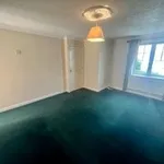 Rent 3 bedroom flat in East Midlands