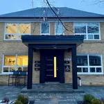 5 bedroom house of 699 sq. ft in Toronto