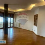 Affitto 6 camera appartamento di 170 m² in Rome