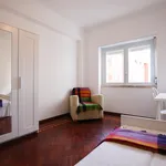 Rent 4 bedroom apartment in Lisbon