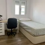 Rent a room of 113 m² in valencia