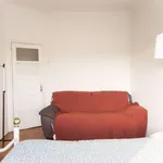 Rent 6 bedroom apartment of 100 m² in lisbon