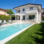 Rent 6 bedroom house of 220 m² in Pietrasanta