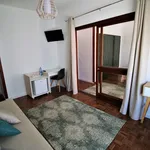 Rent a room of 500 m² in Setúbal