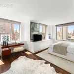 Rent 4 bedroom apartment of 269 m² in New York City