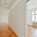 Pronajměte si 5 ložnic/e byt o rozloze 180 m² v Prague