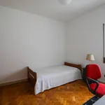 Rent 4 bedroom apartment in Lisbon