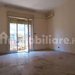 Affitto 3 camera appartamento di 100 m² in Catania