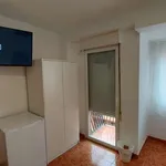 Rent a room of 80 m² in Zaragoza