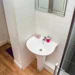 Rent 4 bedroom flat in Leicester